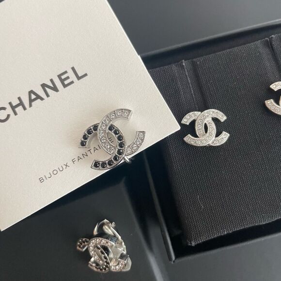 Like new Chanel earrings 22A - Picture 2 of 2